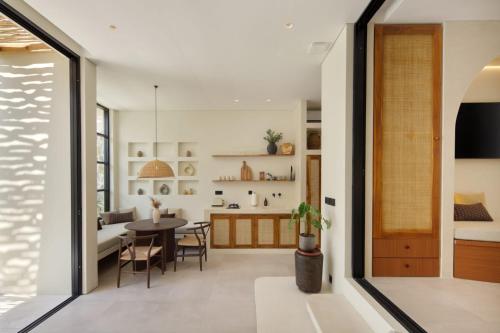 673997870 Tias Villas