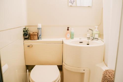Tipy Records Inn Room – Odawara, WV