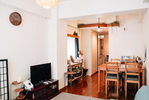 Tipy Records Inn Room – Odawara, WV