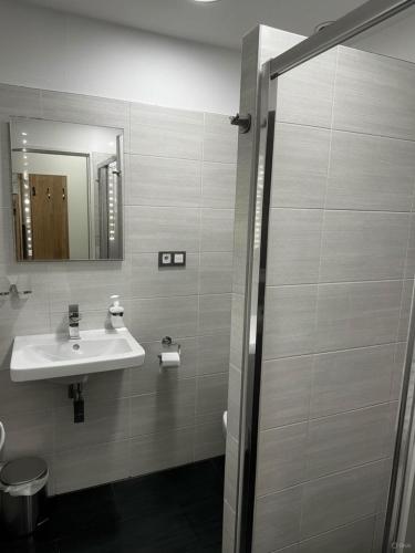 Triple Room 2 image 5