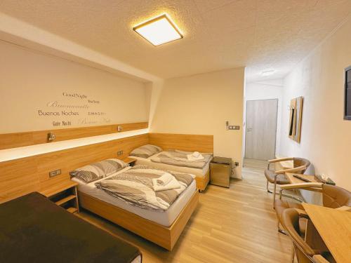 Triple Room 2 image 8