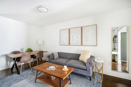 39-3 Newly renovated 3 BR Prime midtown sleeps 6, New York (photo 2)