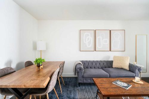 39-3 Newly renovated 3 BR Prime midtown sleeps 6, New York (photo 6)