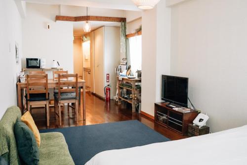 Tipy Records Inn Room – Odawara, WV