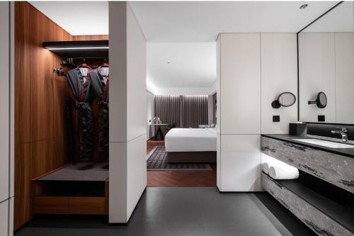Intercity Hotel Hangzhou West Lake Wulin Plaza - image 3