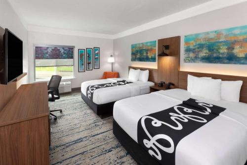 2 queen beds