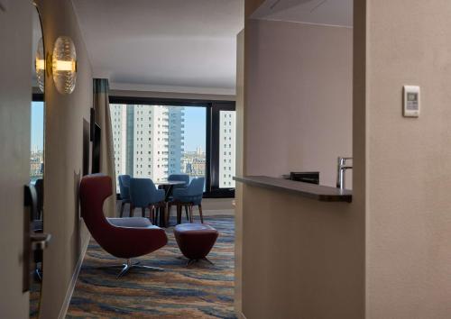 Mainport Design Hotel - image 6