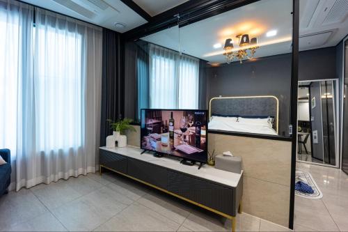 부산 해변 1분! 무료주차 사우나 헬스 (1 minute to the beach! Free parking! Sauna and gym) 싱글룸 스위트룸