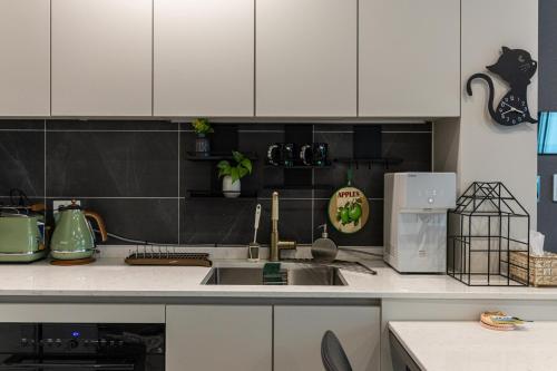 부산 해변 1분! 무료주차 사우나 헬스 (1 minute to the beach! Free parking! Sauna and gym) 싱글룸 객실