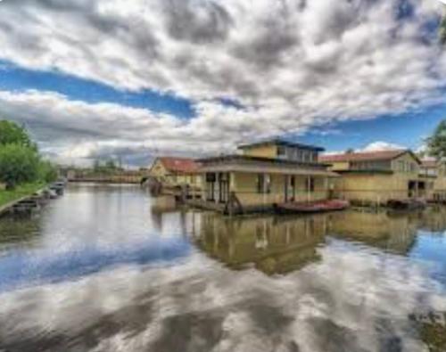 Huisje Britt met grote tuin en veel privacy in Dirkshorn