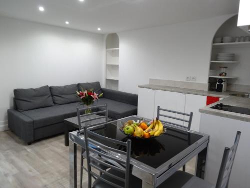 Practical Lodging near Le Louvre, Париж