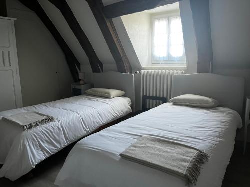 2 twin beds