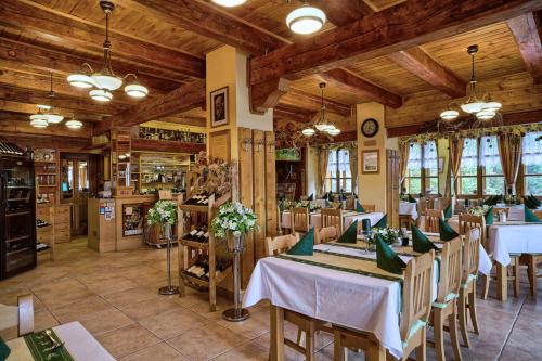 Restaurant, Klostermannova chata in Modrava