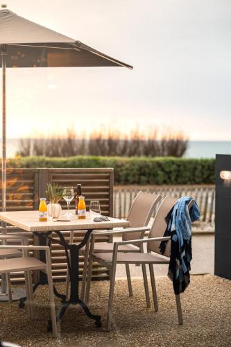 Logis Hôtellerie Les Brisants , Restaurant J M Perochon