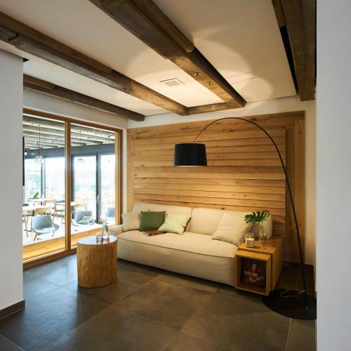 Yard Boarding Hotel - image 10