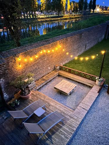 บริการและสิ่งอำนวยความสะดวก, Suite du canal in คองเบร