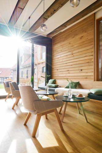 Yard Boarding Hotel - image 3