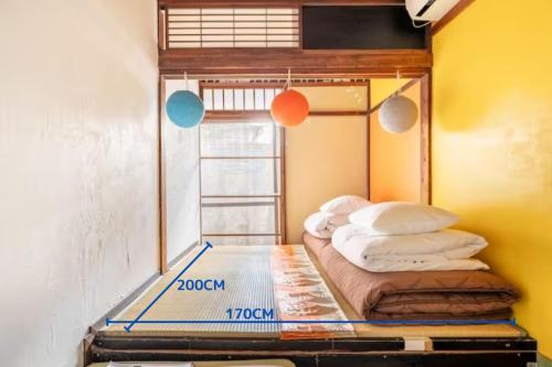 1 sofa bed, 2 futon beds