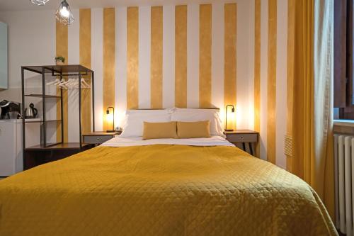Double Room image 10