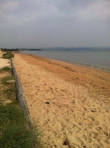 Magnifique appartement les pieds dans l'eau Presqu'île de Giens (Magnifique appartement les pieds dans l'eau Presqu'ile de Giens) in 海耶尔