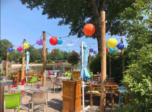 Luxe nieuwbouw chalet aan het water in Хевелавен