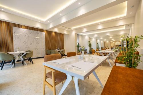 ห้องอาหาร, Rest&More by DEDEMAN in คูซาดาซี