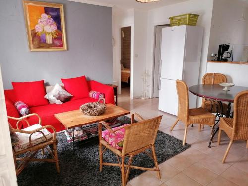 Petite maison avec piscine privée (Petite maison avec piscine privee) in Marsales