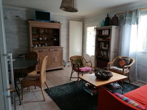 Petite maison avec piscine privée (Petite maison avec piscine privee) in Marsales