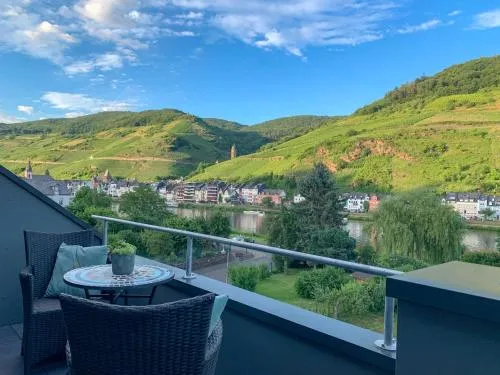 Happy Place Ferienwohnung mit Moselpanoramablick, Dachterrasse und Sauna in Zell Mosel, Deutschland