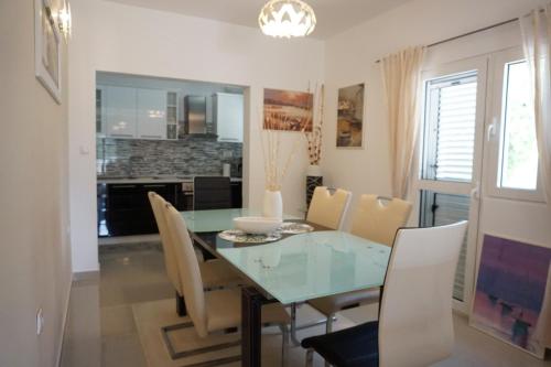 Konyha, Vila Stepen in Orahovac