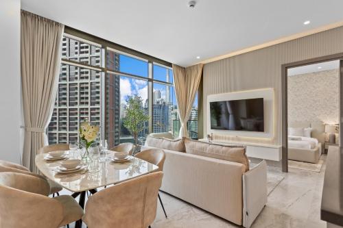 Sleek 1Bedroom with Burj Khalifa view in Peninsula, Dubái