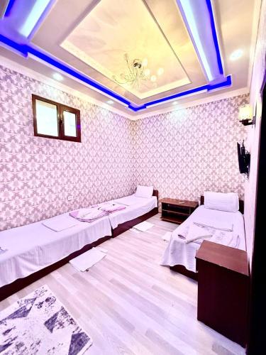 3 twin beds