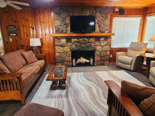 Lake Huron - 3 Bedroom, 2 Bath Lake Front Home Sleeps 12 in Oscoda, USA
