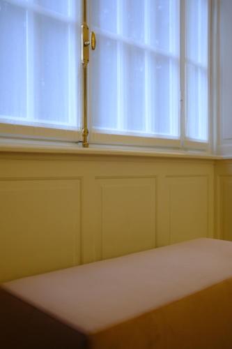 Large Double Room image 3