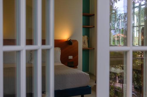 Junior Suite with Balcony image 3