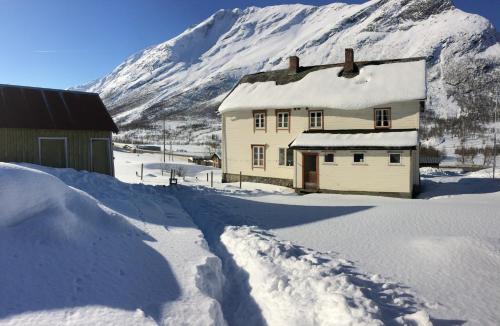 Overvoll Farm - image 2