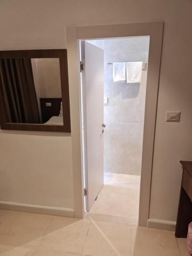 Standard Double Room image 6