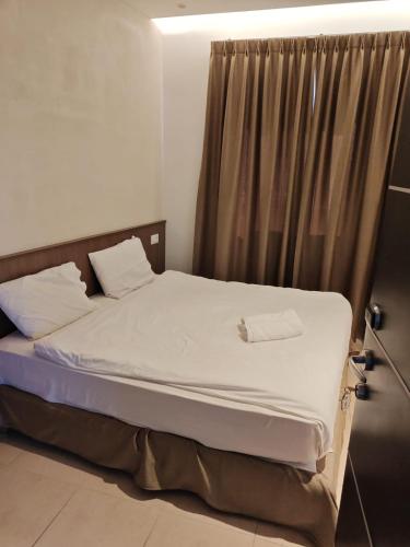 Standard Double Room image 8