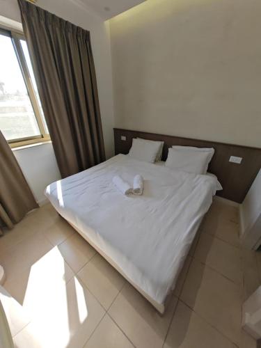 Standard Double Room image 5