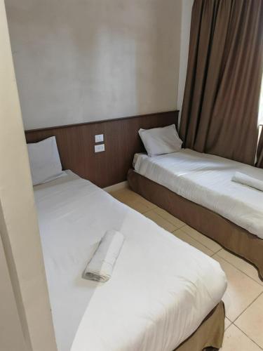 Economy Twin Room image 2