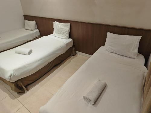 Standard Triple Room image 5