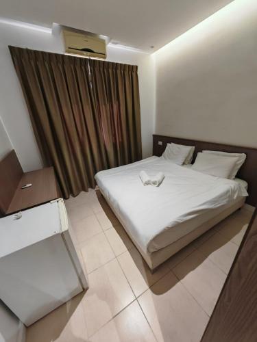Standard Double Room image 2