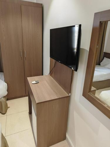 Economy Twin Room image 5