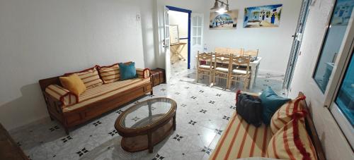 Duplex S3 de 300m2 avec vue panoramique sur la mer in Hergla