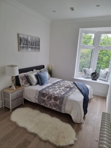 Stunning 3-bedroom, 2-bathroom, Garden & Hot Tub, West Kensington