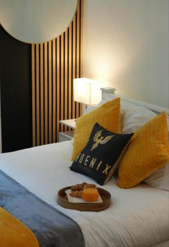 Stunning 3-bedroom, 2-bathroom, Garden & Hot Tub, West Kensington, Лондон (фото 3)