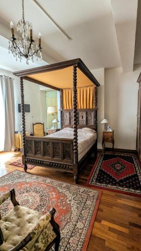 1 double bed, 1 twin bed