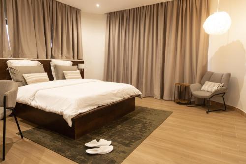 Three-Bedroom Premium Apartment with Balcony image 10