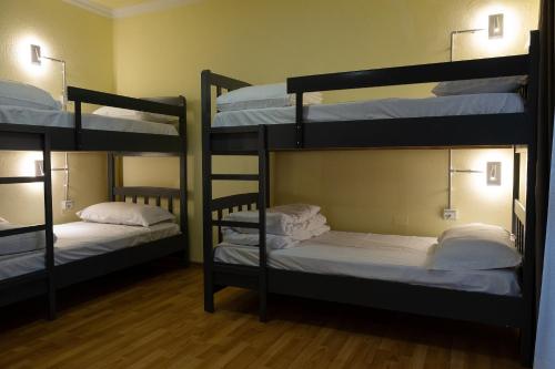 1 bunk bed