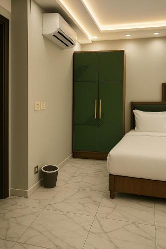 Elegant Family Chalet with Pool View in Porto Said Resort, `Ezbet Shalabi el-Rûdi (photo 4)